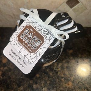 The Bake Shop measuring cups- Spiderweb